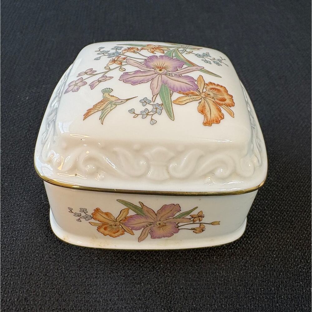 Heritage House "Celebration of Love" Porcelain Music Box Trinket Box